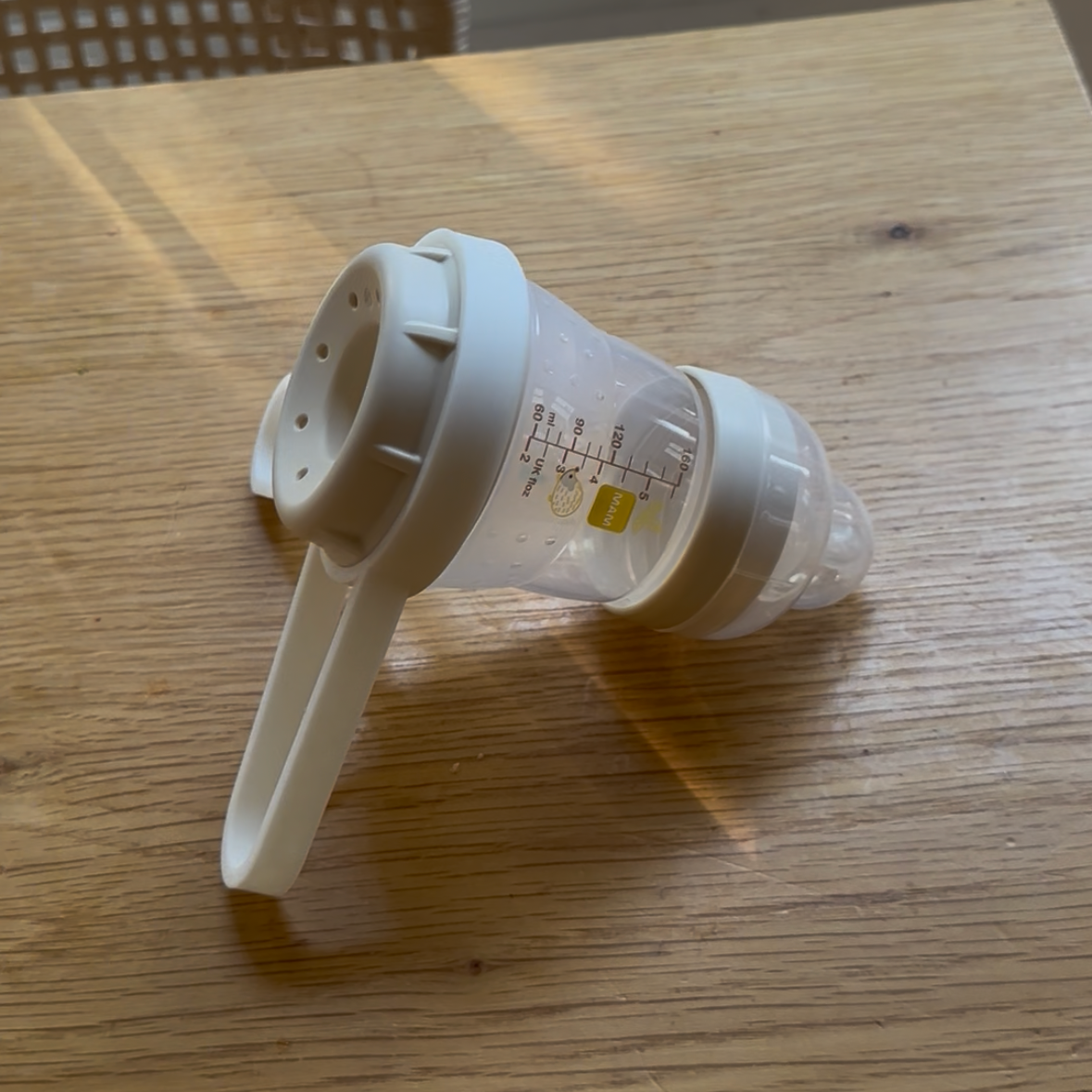 מחזיק בקבוק להאכלה עצמאית לתינוק 🍼