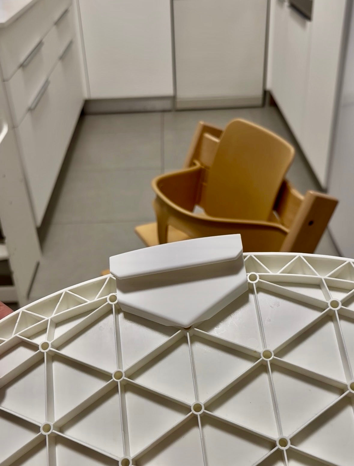 מתלה למגש כיסא סטוקי