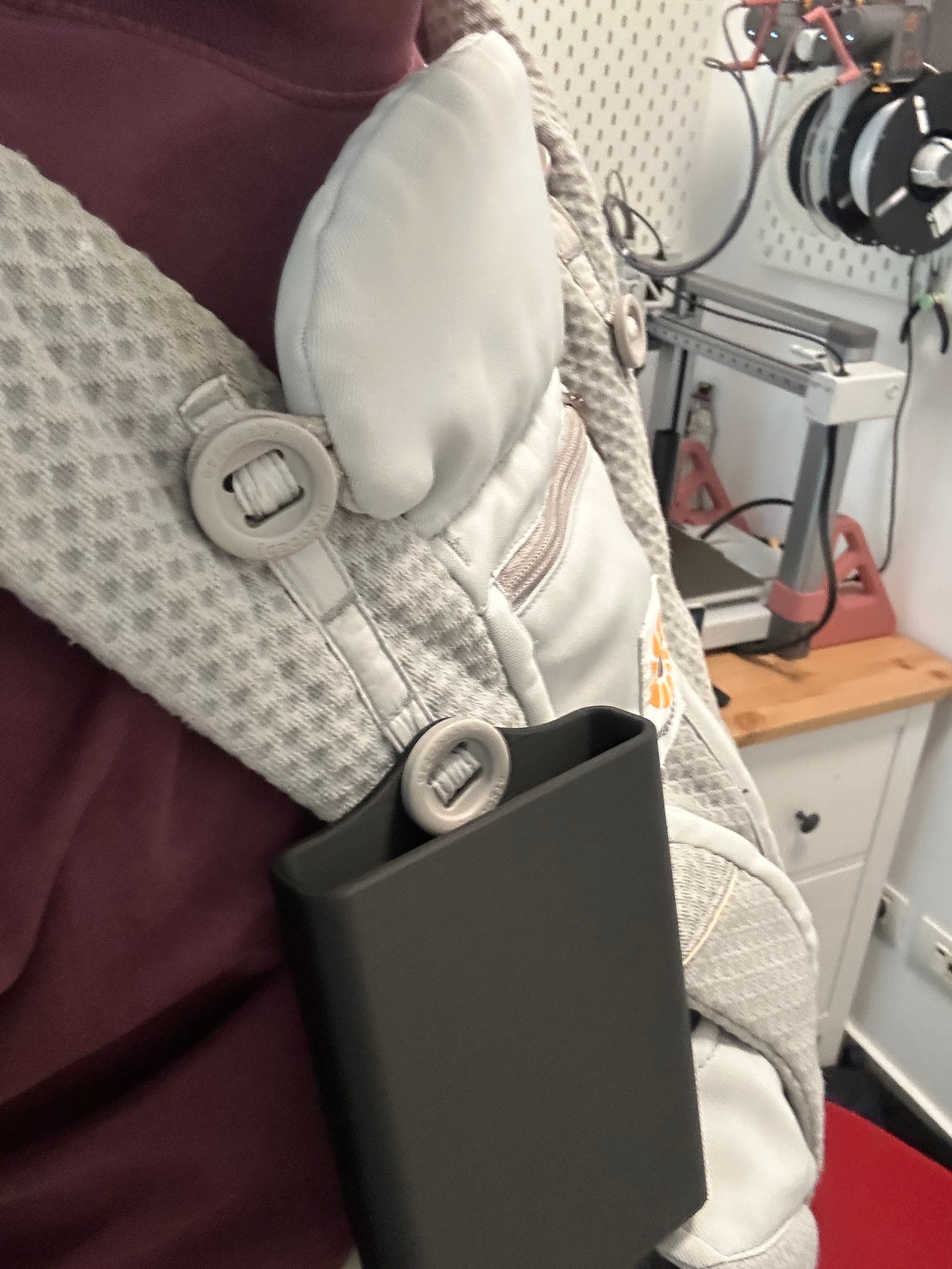 מחזיק טלפון למנשא Ergobaby