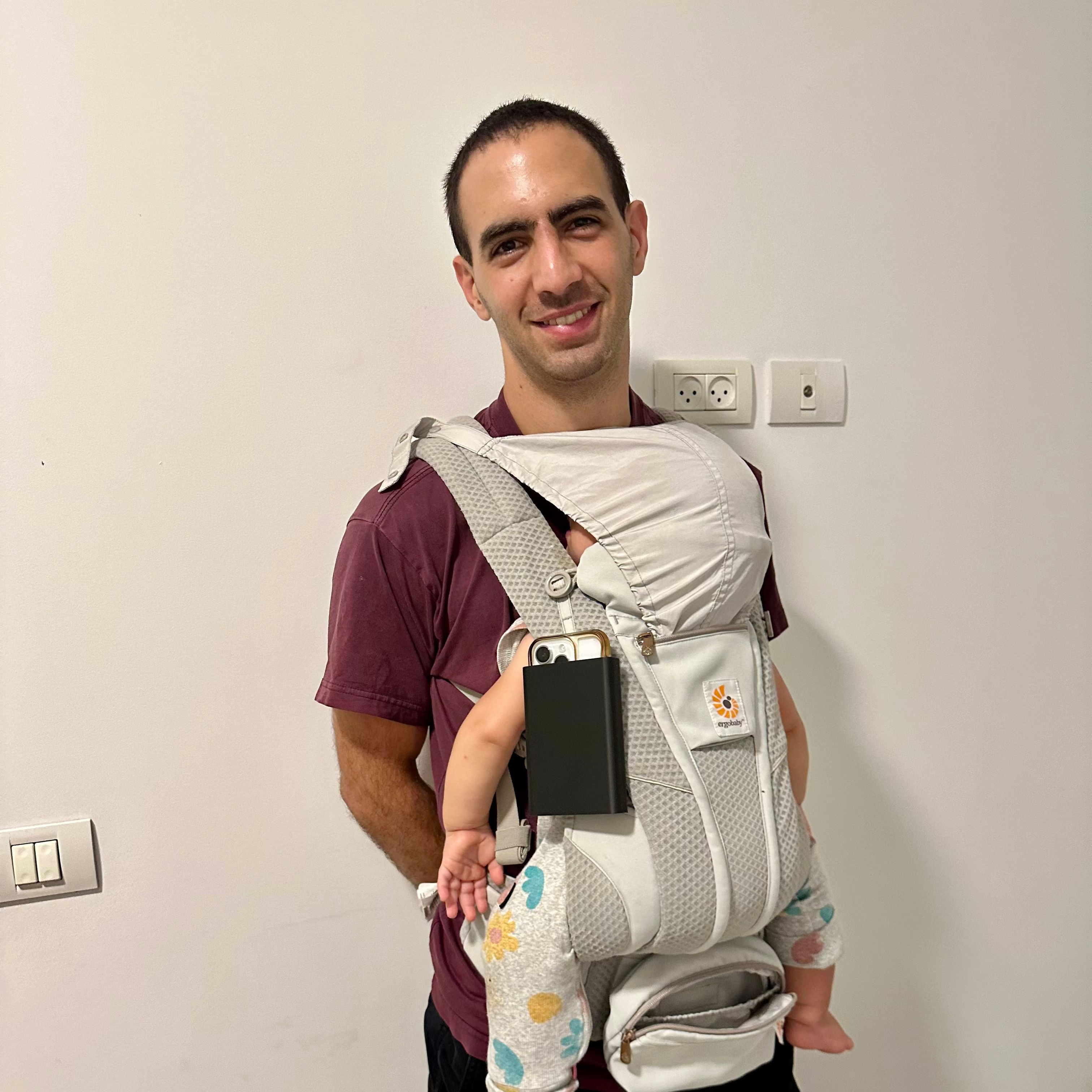 מחזיק טלפון למנשא Ergobaby